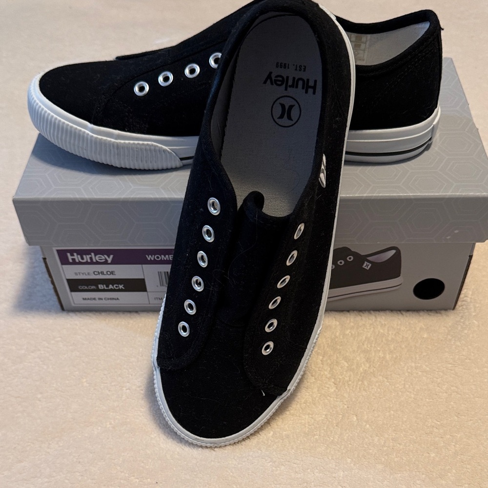 NWT Hurley Women’s Black and White Sneakers